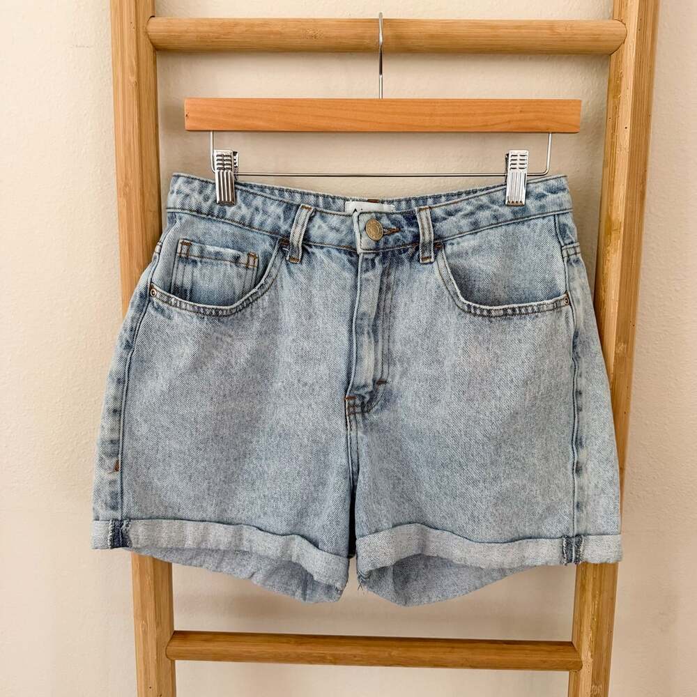 Amaro Denim High Rise Cuffed Jean Shorts Size 38 US 4 Light Wash Mom Shorts